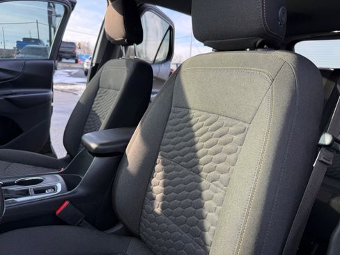 Used 2020 Chevrolet Equinox LT w/ Driver Convenience Package image 16