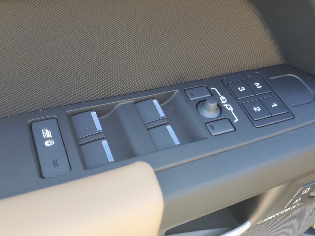 New 2026 Land Rover Defender 110 X-Dynamic SE AWD/4WD image 8