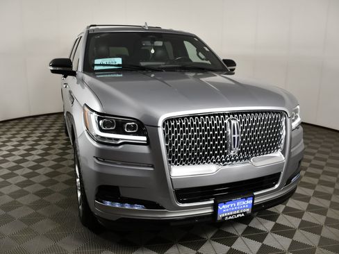 Used 2023 Lincoln Navigator L Reserve AWD/4WD image 3