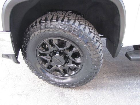 Used 2023 Chevrolet Silverado 2500 LT w/ Convenience Package image 23