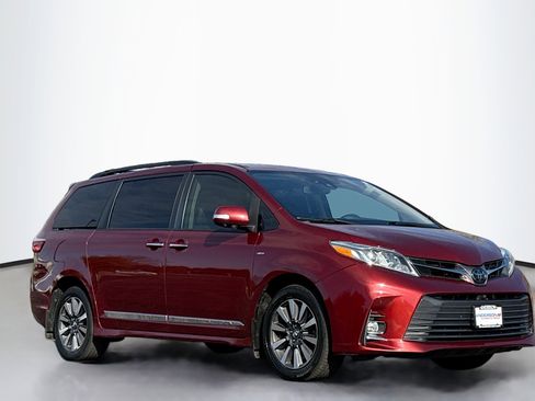 Used 2019 Toyota Sienna XLE image 1