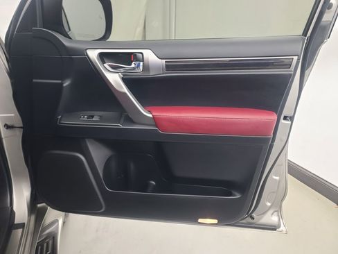 Used 2023 Lexus GX 460 Premium w/ Accessory Package image 12