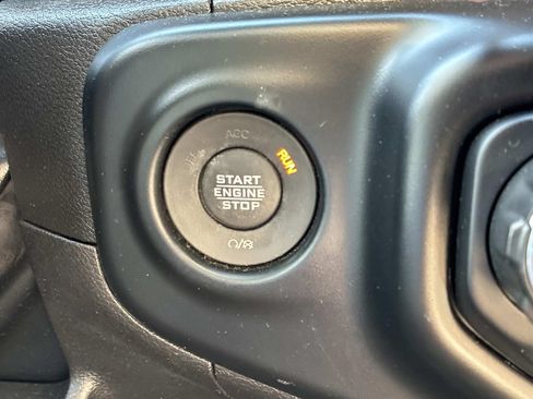Used 2022 Jeep Wrangler Unlimited Sahara AWD/4WD image 32