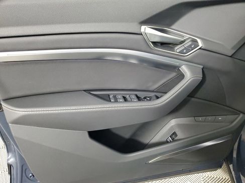 Used 2023 Audi e-tron Premium Plus w/ Premium Plus Package image 19