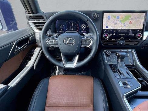 Used 2026 Lexus GX 550 w/ Cold Area Package AWD/4WD image 7