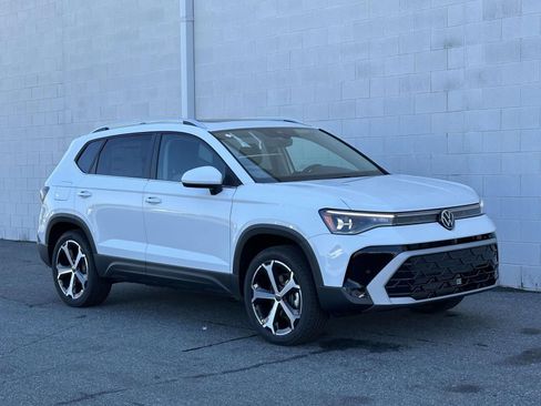 New 2026 Volkswagen Taos SEL image 8