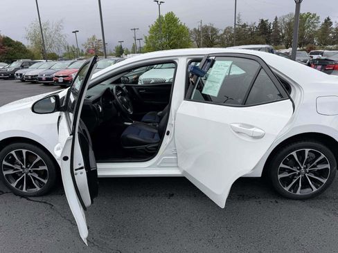 Used 2017 Toyota Corolla SE w/ Carpet Mat Package (TMS) image 11