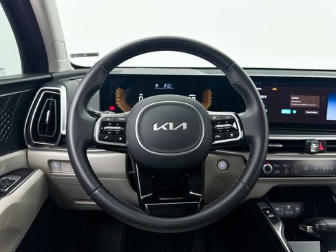 Used 2024 Kia Sorento S FWD image 32