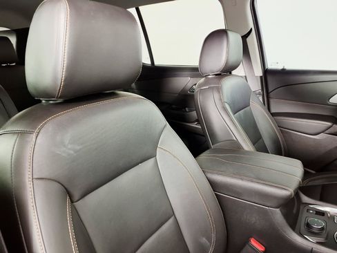 Used 2021 Chevrolet Traverse RS FWD image 10