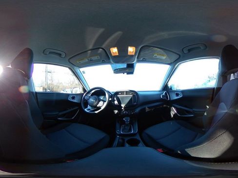 Used 2025 Kia Soul LX w/ LX Technology Package image 40