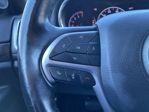 Used 2020 Jeep Grand Cherokee Laredo image 21