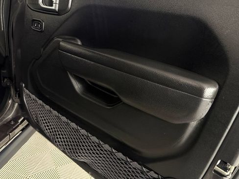Used 2023 Jeep Wrangler Unlimited Sport AWD/4WD image 32