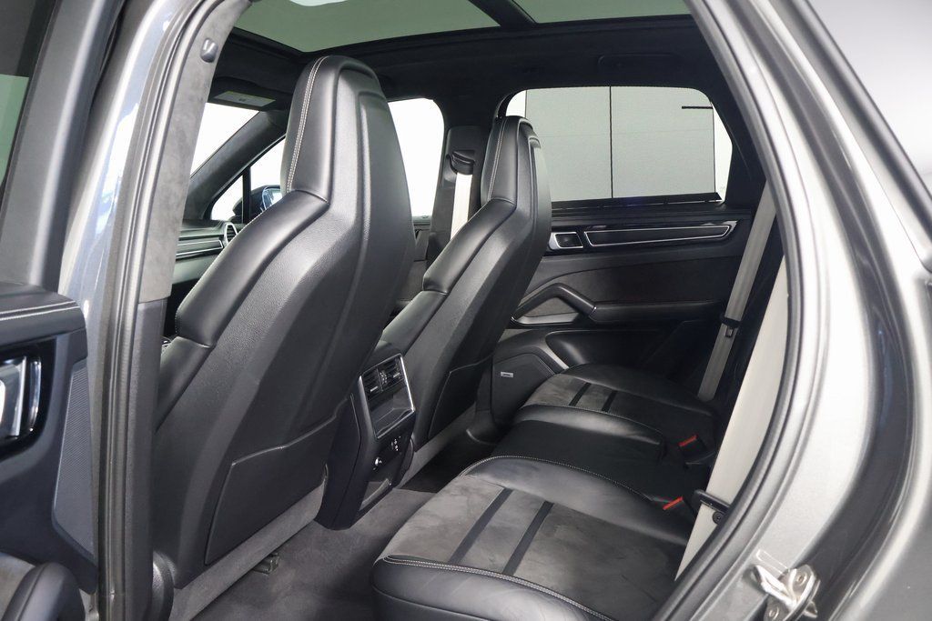 Used 2021 Porsche Cayenne GTS AWD/4WD image 11
