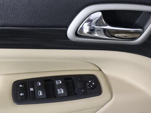 Used 2022 Jeep Grand Cherokee Laredo E RWD image 20