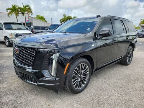 Used 2025 Cadillac Escalade Sport Platinum image 4