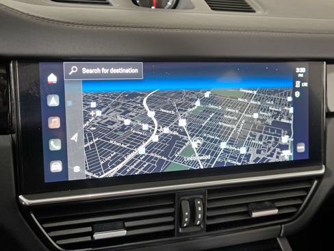 Certified 2023 Porsche Cayenne AWD/4WD image 31