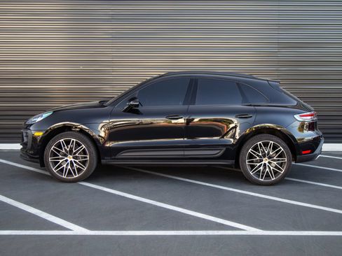 Certified 2026 Porsche Macan AWD/4WD image 2