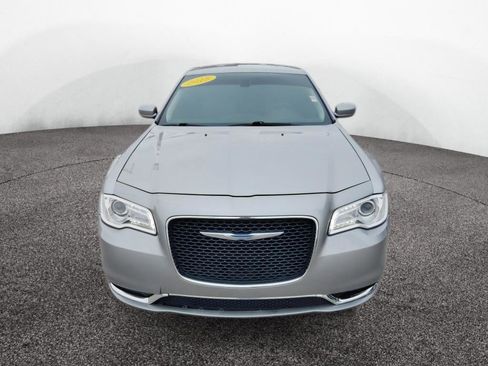 Used 2018 Chrysler 300 Touring w/ Driver Convenience Group image 2