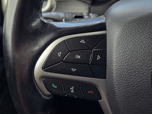 Used 2020 Jeep Grand Cherokee Altitude RWD image 18