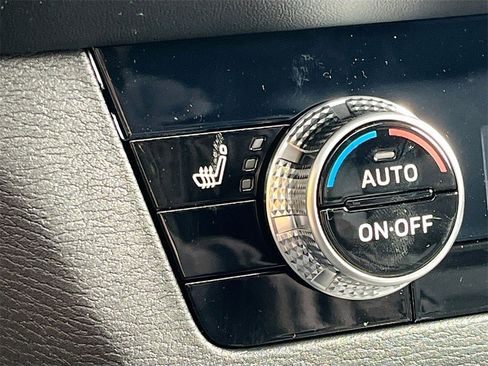 New 2025 Mitsubishi Outlander SE image 20