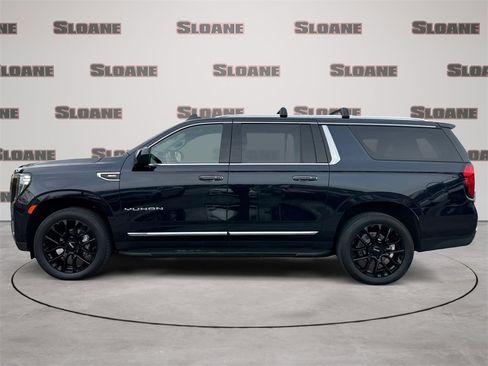 Used 2023 GMC Yukon XL SLT image 2