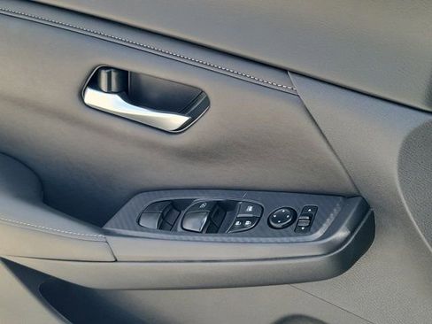 Used 2024 Nissan Sentra SV FWD image 19