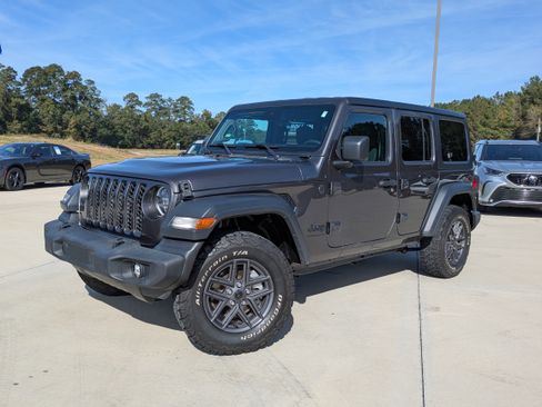 Used 2024 Jeep Wrangler Sport S image 4