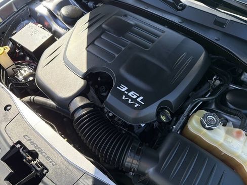 Used 2015 Dodge Charger SE w/ Sport Appearance Group RWD image 12