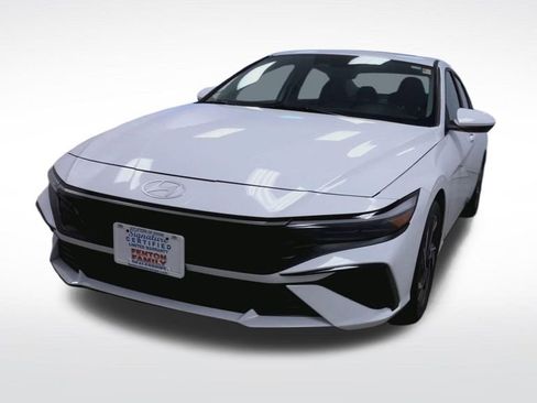 Used 2024 Hyundai Elantra SEL w/ Convenience Package FWD image 19