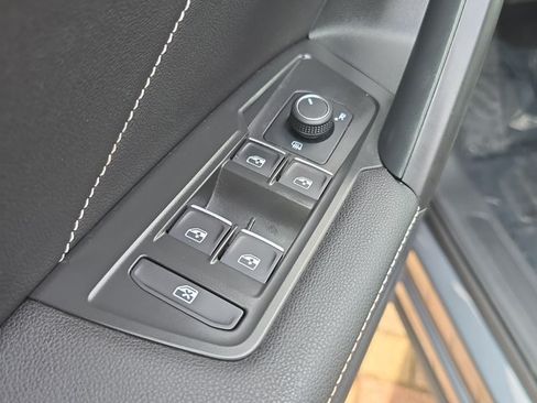 Used 2022 Volkswagen Tiguan SE FWD image 8