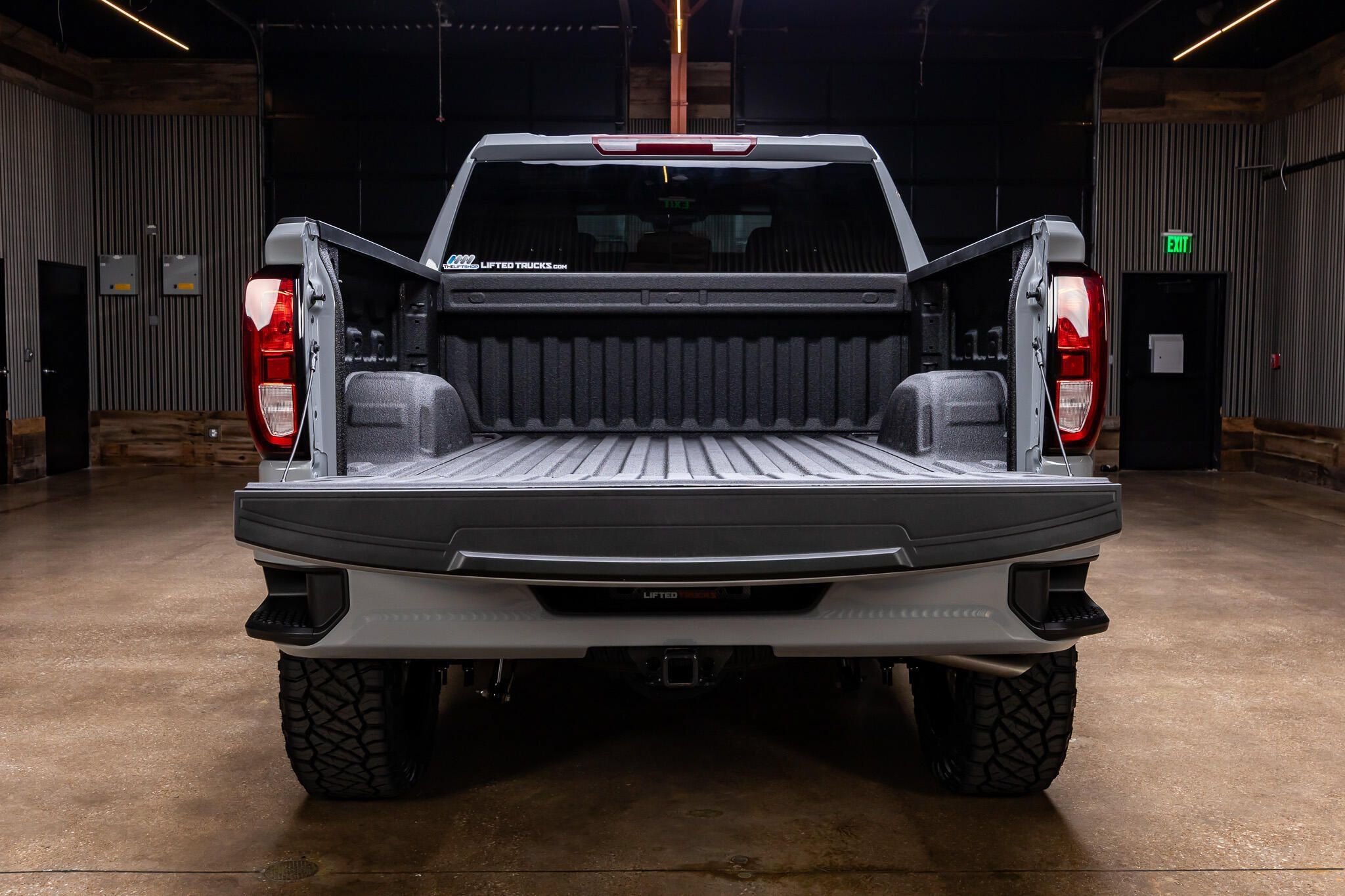 Used 2025 GMC Sierra 1500 Pro w/ Graphite Edition AWD/4WD image 9