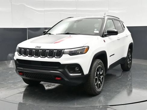 Certified 2025 Jeep Compass Trailhawk AWD/4WD image 8