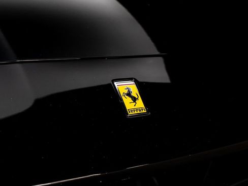 Used 2019 Ferrari Portofino RWD image 4