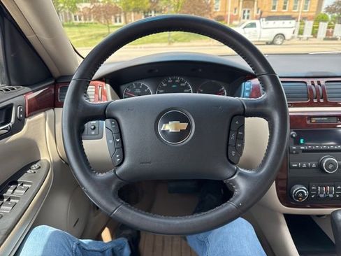 Used 2009 Chevrolet Impala LT w/ Luxury Edition Package FWD image 14