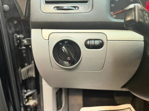 Used 2009 Volkswagen Rabbit S FWD image 19