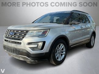 Used 2016 Ford Explorer XLT image 1