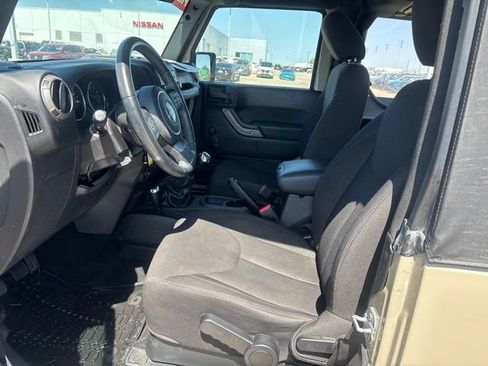 Used 2018 Jeep Wrangler Sport w/ Connectivity Group AWD/4WD image 16