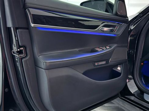 Used 2018 BMW 740e xDrive AWD/4WD image 18