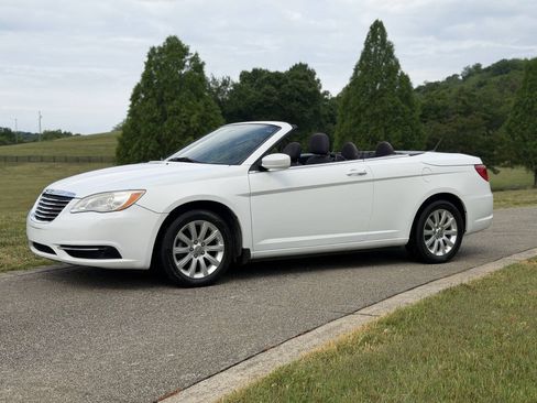 Used 2012 Chrysler 200 Touring FWD image 1