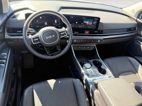 Used 2025 Kia Carnival SX w/ SX Dark Edition Package FWD image 15