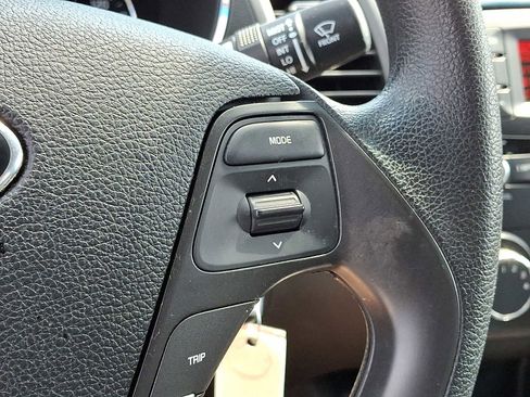 Used 2017 Kia Forte LX image 19