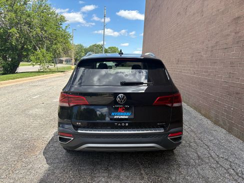 Used 2023 Volkswagen Taos SE w/ Panoramic Sunroof Package AWD/4WD image 4
