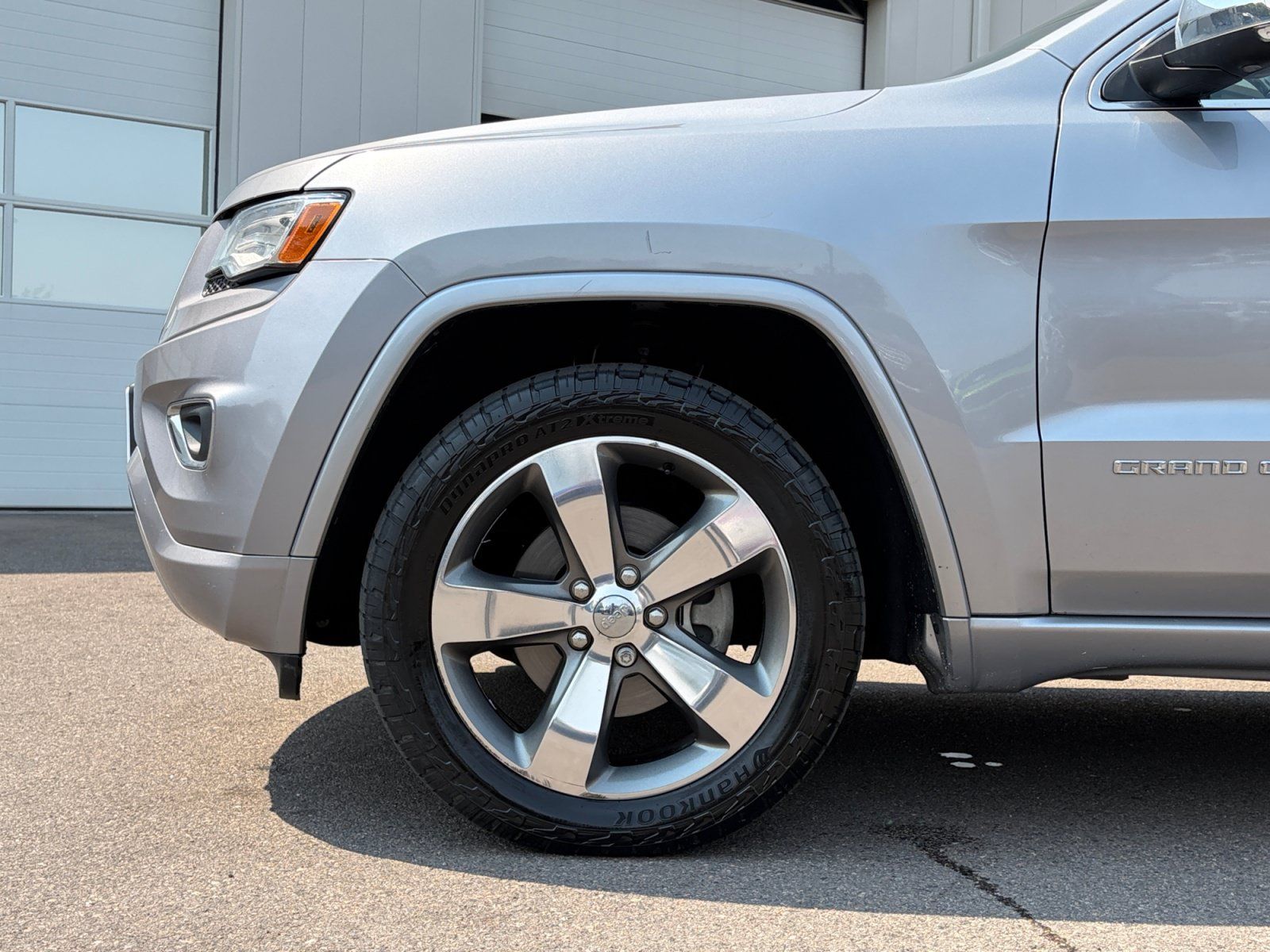 Used 2014 Jeep Grand Cherokee Overland AWD/4WD image 10