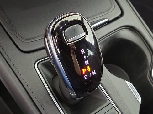 Used 2023 Cadillac XT4 Luxury w/ Cold Weather Package FWD image 21