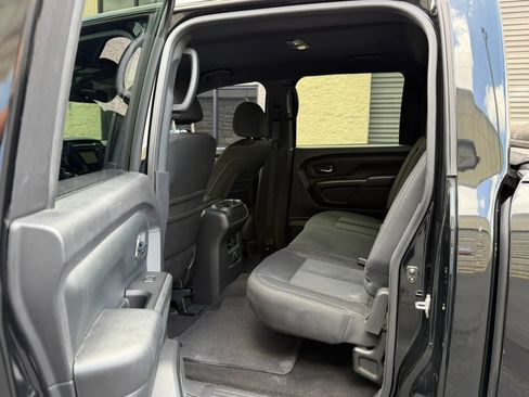Used 2018 Nissan Titan SV w/ SV Convenience Package AWD/4WD image 30