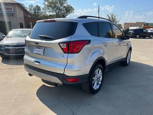 Used 2019 Ford Escape SEL image 3