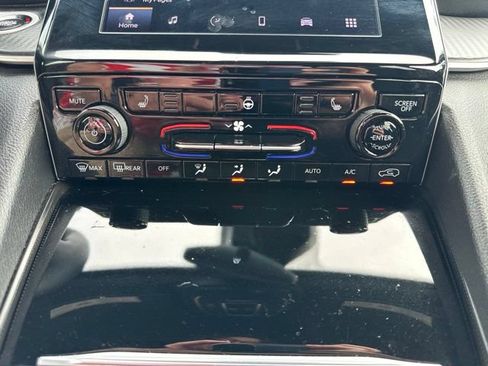 Used 2024 Jeep Grand Cherokee Altitude RWD image 18