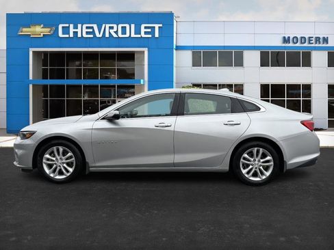 Used 2018 Chevrolet Malibu LT image 2