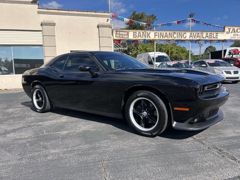 Used 2015 Dodge Challenger SXT w/ Driver Convenience Group image 3