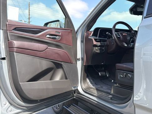 Used 2024 Cadillac Escalade V AWD/4WD image 10